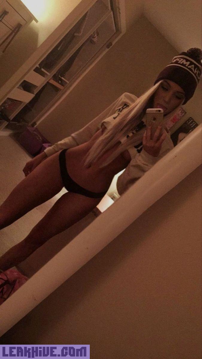 Alexandra Cooper desnuda en unas fotos porno filtradas 15