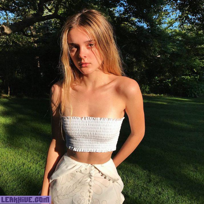 Charlotte Lawrence una belleza de Instagram 9